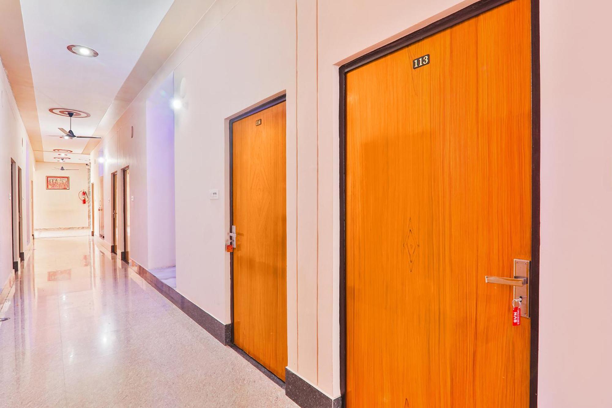 Fabhotel Shree Venkatesh Nileyam Ayodhya Exteriör bild