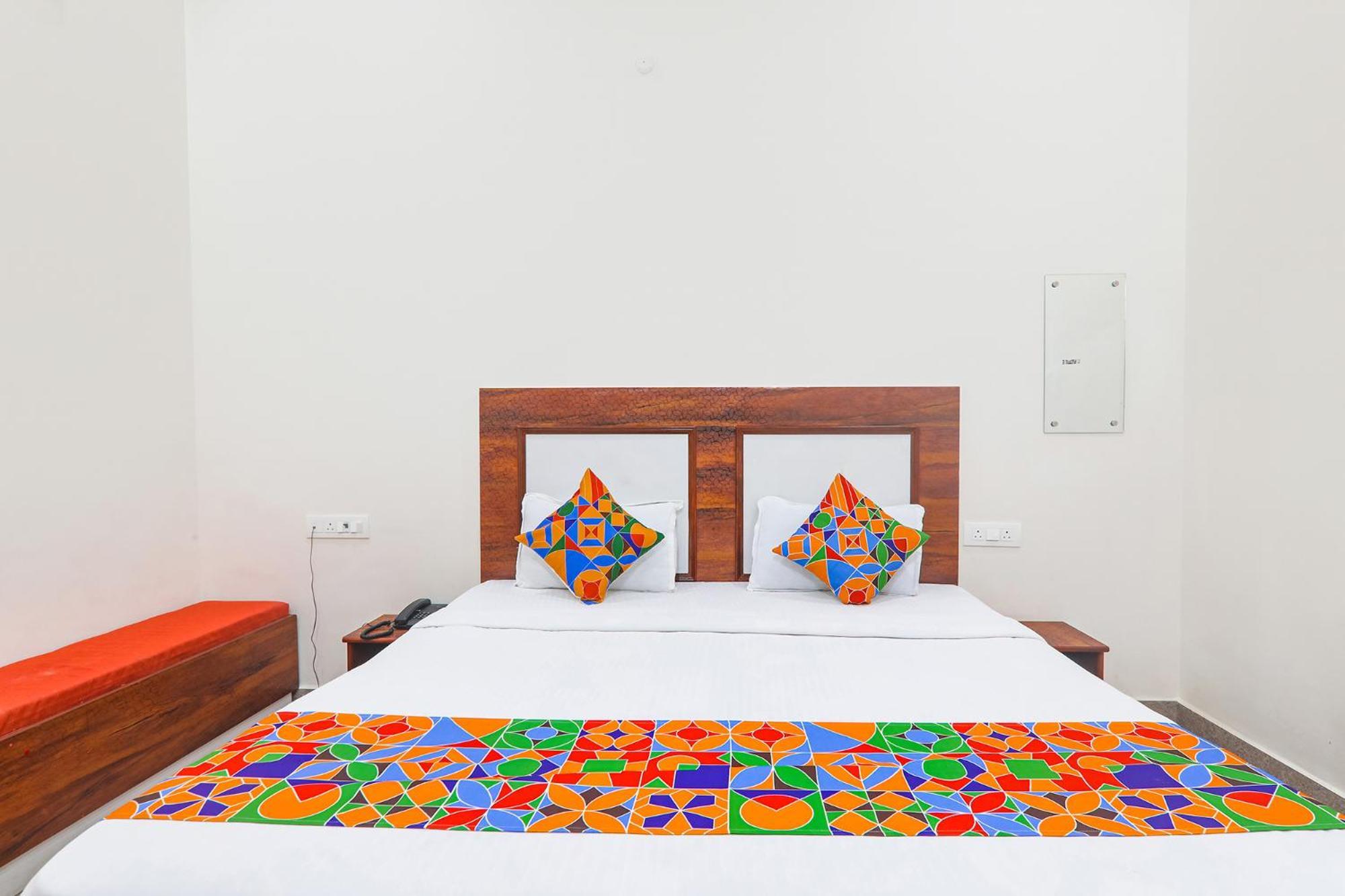 Fabhotel Shree Venkatesh Nileyam Ayodhya Exteriör bild