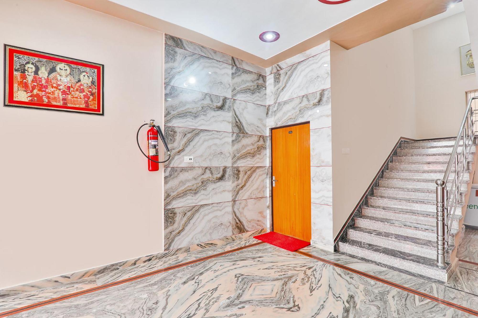 Fabhotel Shree Venkatesh Nileyam Ayodhya Exteriör bild