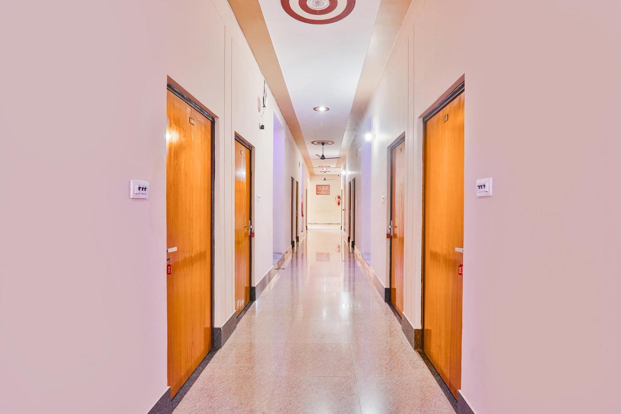 Fabhotel Shree Venkatesh Nileyam Ayodhya Exteriör bild