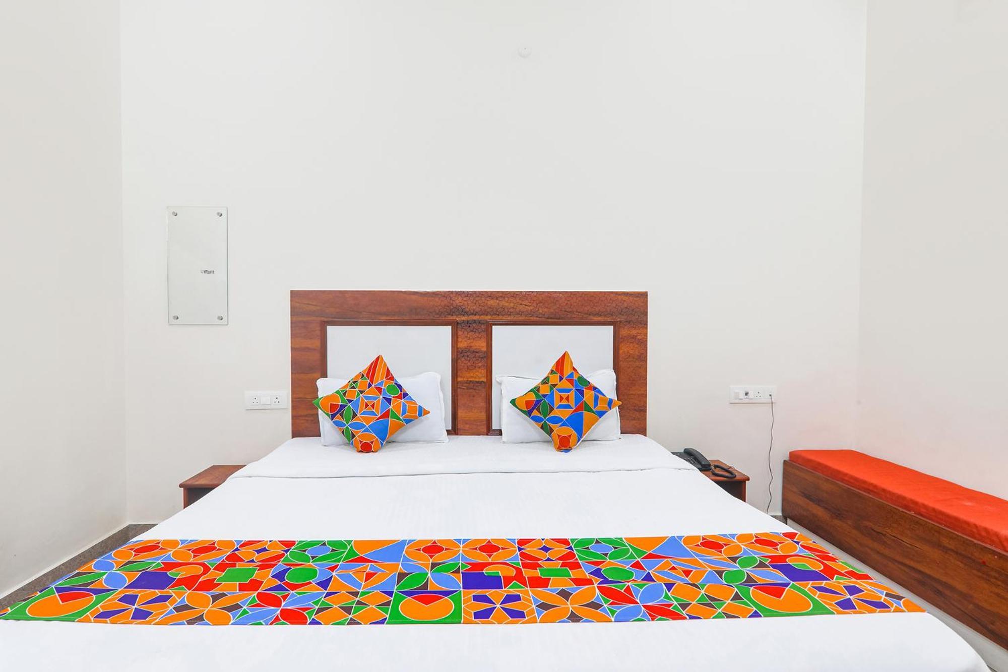 Fabhotel Shree Venkatesh Nileyam Ayodhya Exteriör bild